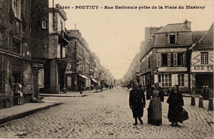 Pontivy . Rue Nationale prise de la Place du Martray.
Saint-BrieucHamonic[ca 1917 ]
5469