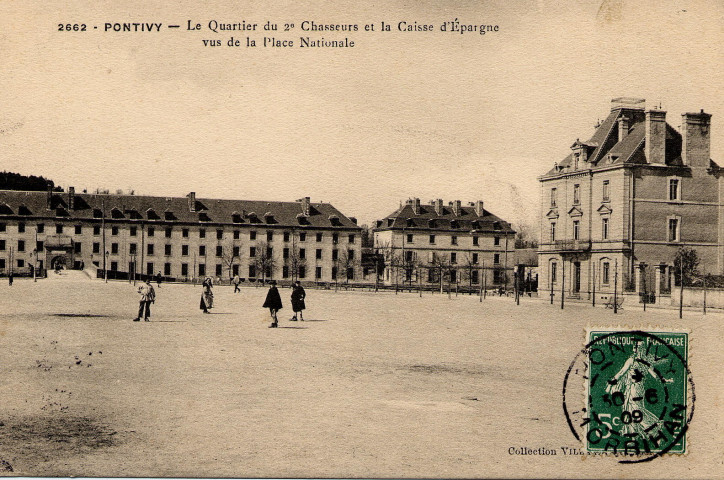 Pontivy. Le Quartier du 2e chasseurs et la Caisse d'Epargne vus de la Place Nationale.
Saint-BrieucWaron[1909 ? ]
 
