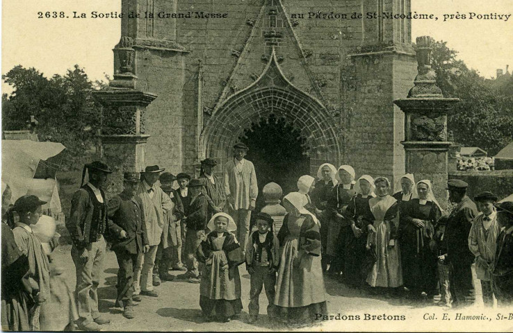 La Sortie de la Grande Messe au Pardon de S[ain]t-Nicodème, près Pontivy.
Saint-BrieucHamonic[1911]-[1920]
Prdons Bretons ; 2638
