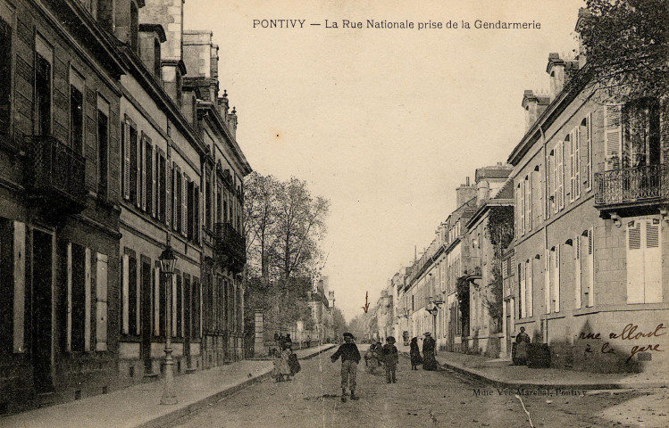 Pontivy. La Rue Nationale prise de la Gendarmerie.
PontivyVeuve Marchal[1910 ]
 