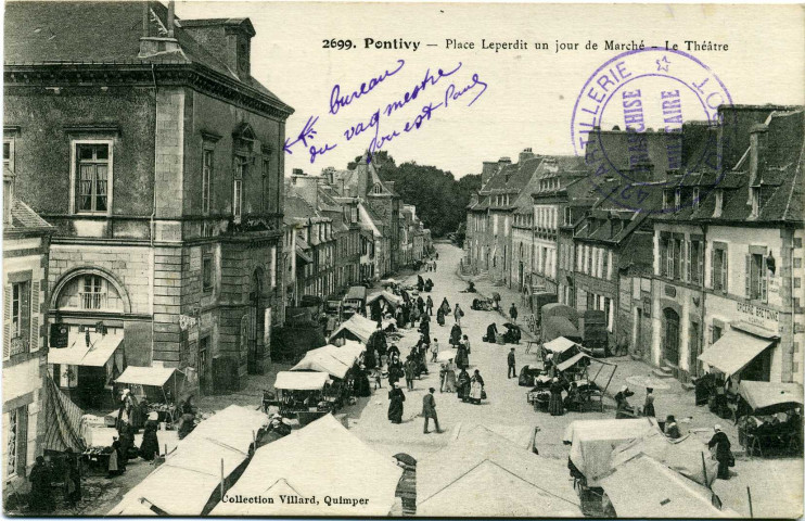 Pontivy : place Leperdit un jour de marché. Le Théâtre.
QuimperVillard1918
; 2699