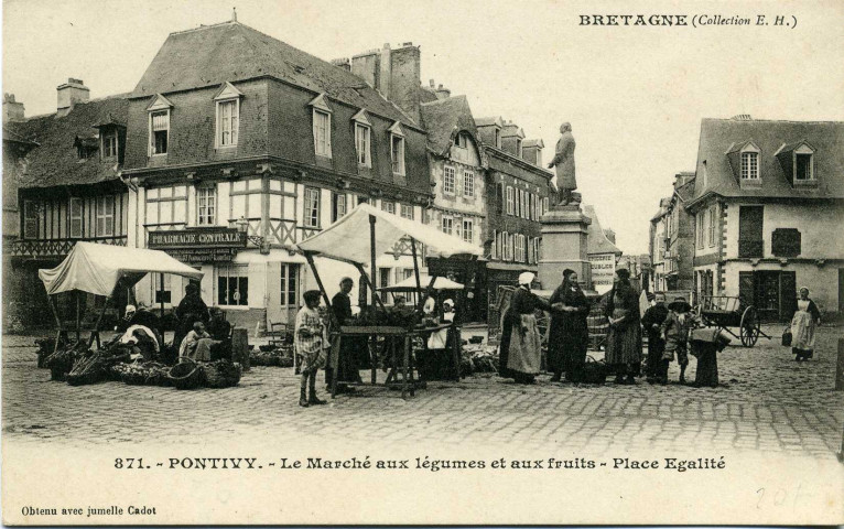 Pontivy : le Marché aux légumes et aux fruits. Place Egalité.
[Saint-Brieuc]Hamonic[1901]-[1910]
Bretagne ; 871