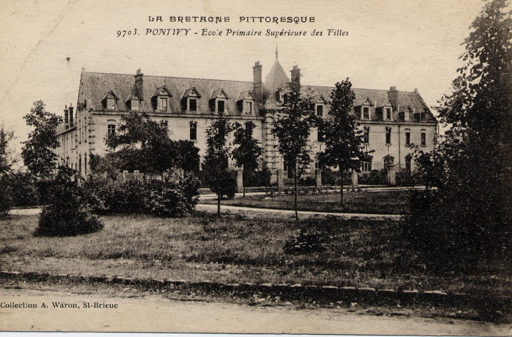 Pontivy. Ecole Primaire Supérieure des Filles.
Saint-BrieucWaron[1922 ? ]
La Bretagne pittoresque ; 9703