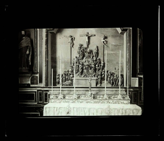 [Bas-relief dans une église ou chapelle, représentant la crucifixion de Jésus] / [cliché de Joseph Bellec].
[ca 1905]