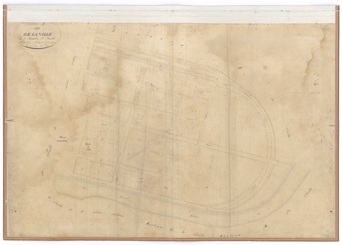 Section I dite de la ville, 3e feuille du n°893 au n°940 ; 1 plan : papier, lavis, coul., échelle 1:1000 ; 70 x 103 cm.