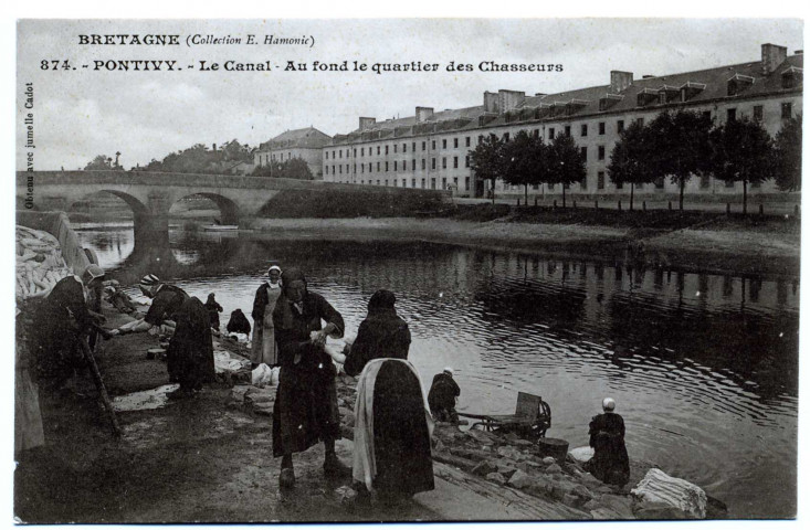 Pontivy. Le canal : au fond le quartier des Chasseurs [Saint-Brieuc]Hamonic[ca 1900]