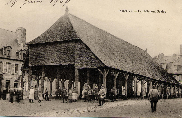 Pontivy. La Halle aux Grains / cliché Lodi.
PontivyLe Cunf[1909 ? ]
 