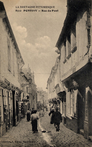 Pontivy. Rue du Pont.
Saint-BrieucWaron[1919 ? ]
La Bretagne pittoresque ; 8512