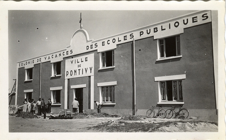 Bâtiment de la colonie de vacances des écoles publiques de Pontivy à Port-Haliguen en construction