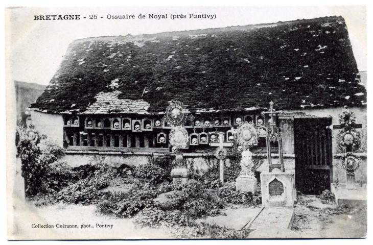 Bretagne. Ossuaire de Noyal (près Pontivy).
PontivyLe Cunff[ca 1905 ]
25
