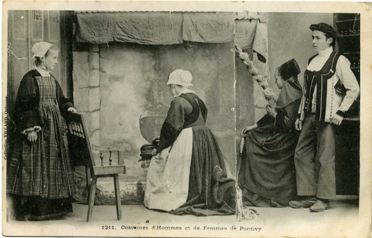 Costumes d'Hommes et de Femmes de Pontivy.
QuimperVillard1902
; 1211
