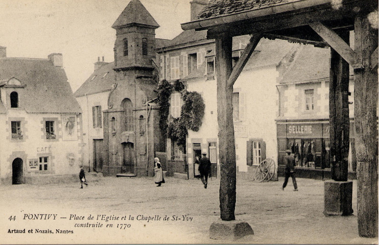 Pontivy. Place de l'Eglise et la Chapelle de St-Yvy construite en 1770.
NantesArtaud et Nozais[ca 1910 ]
44