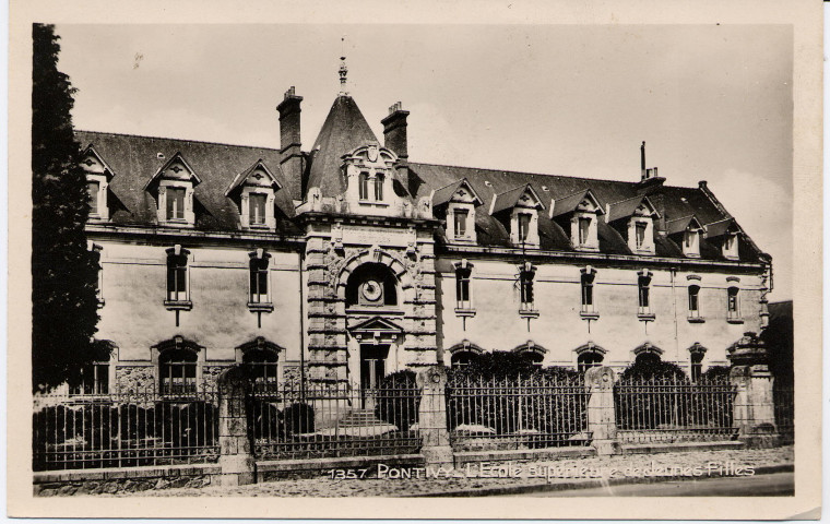 Pontivy. L'Ecole supérieure de Jeunes Filles.
NantesLa Cigogne[entre 1930 et 1940 ]
1357