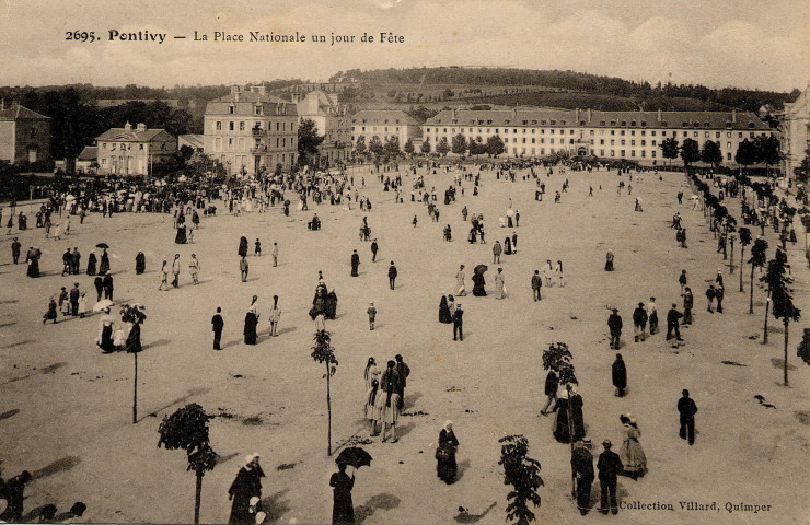 La Place Nationale un jour de Fête.
QuimperVillard[1913 ? ]
 