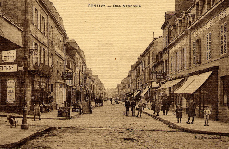 Pontivy . Rue Nationale.
[S.l.]Renaud[1921]-[1930]
 