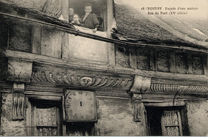 Pontivy. Façade d'une maison Rue du Pont (XVe siècle).
NantesArtaud et Nozais[1912 ? ]
18