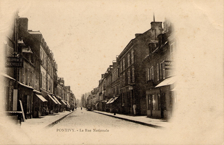 Pontivy. La Rue Nationale.   PontivyVeuve Marchal[avant 1905 ]