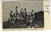 Groupe de jeunes filles en maillot de bain