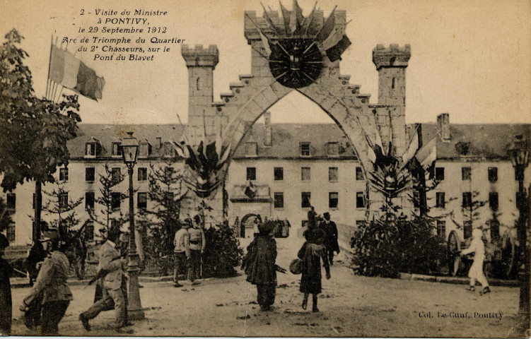 Visite du Ministre à Pontivy le 29 septembre 1912. Arc de triomphe du Quartier du 2ème chasseurs, sur le Pont du Blavet.
PontivyLe Cunff[1915 ? ]
2