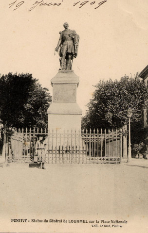 Pontivy. Statue du Général de Lourmel sur la Place Nationale.
PontivyLe Cunf[1909 ? ]
 