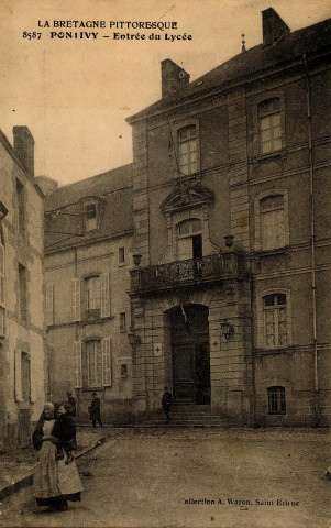 Pontivy. Entrée du Lycée.
Saint-BrieucWaron[1916 ? ]
La Bretagne pittoresque ; 8587