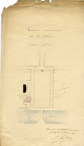 Terrain soumissionné par M. HERVIO : plan de localisation du terrain / Dessin Le Corre Architecte.- Pontivy 1879.- 1 plan : papier, lavis de couleurs, échelle 1:2000 ; 42 x 33cm.