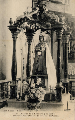 Chapelle de la Houssaye, près Pontivy Statue de Notre-Dame de la Houssaye (XVe siècle).
LorientLemire[entre 1910 et 1925 ]
21