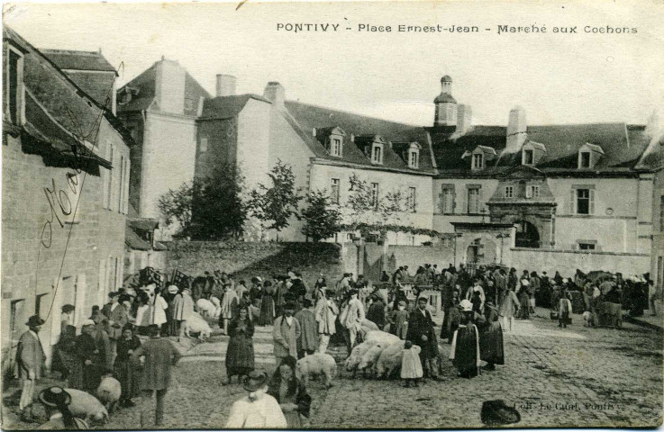 Pontivy : place Ernest Jean. Marché aux cochons.
PontivyLe Cunf1915