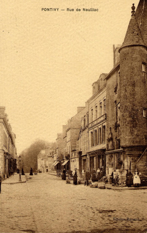 Pontivy. Rue de Neulliac.
[S.l.]Renaud[entre 1920 et 1925 ]
 