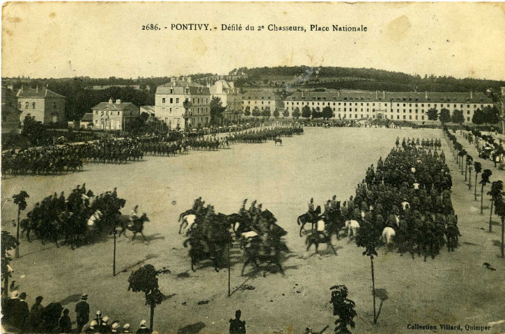 Pontivy : Défilé du 2e Chasseurs, Place Nationale.
QuimperVillard[ca 1911]
; 2686