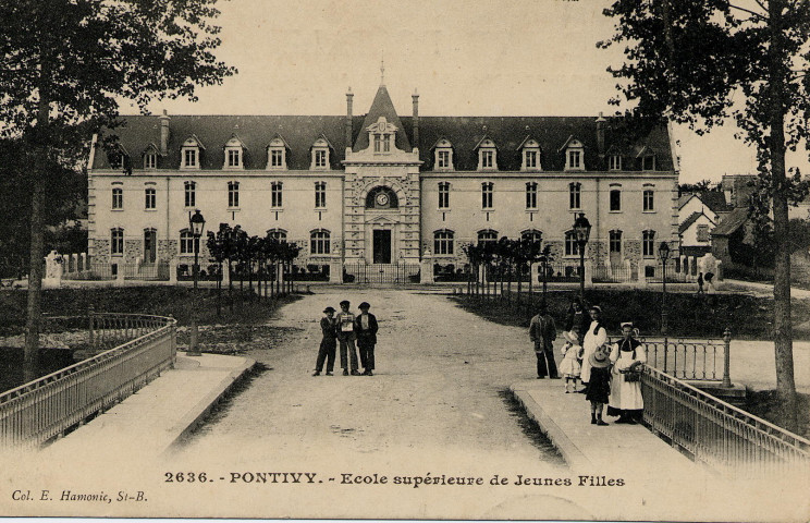 Pontivy. Ecole supérieure de Jeunes Filles.   Saint-BrieucHamonic[1914 ? ]