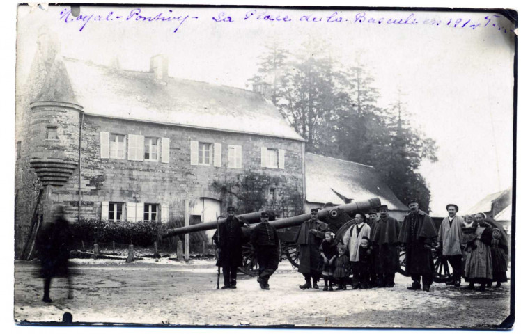 Noyal-Pontivy. La Place de la Bascule en 1914.
[S.l.][s.n.][1914 ]
 