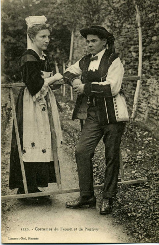 Costumes du Faouët et de Pontivy.
RennesLaurent-Nel[1916]-[1924]
; 1559