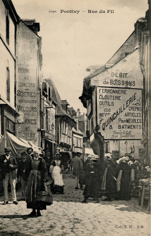 Pontivy. Rue du Fil.
Saint-BrieucHamonic[ca 1910 ]
2090